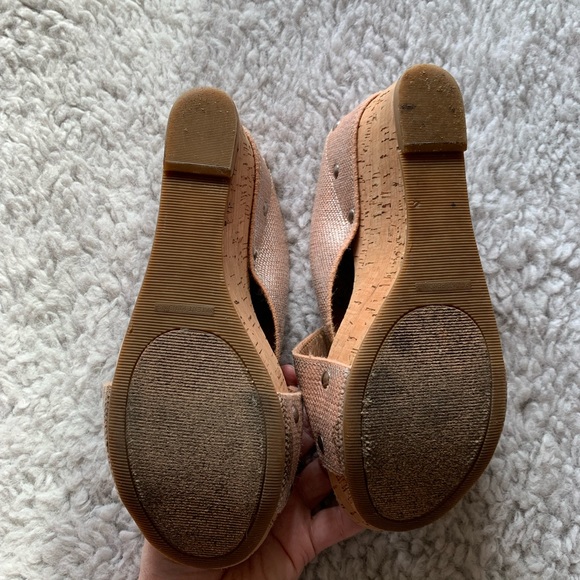 Lucky Wedge Sandals - Picture 4 of 4